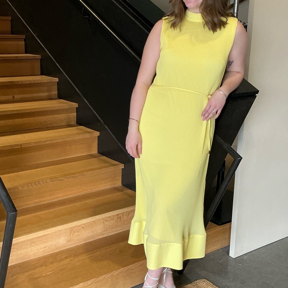 Elegant Yellow Sleeveless Dress